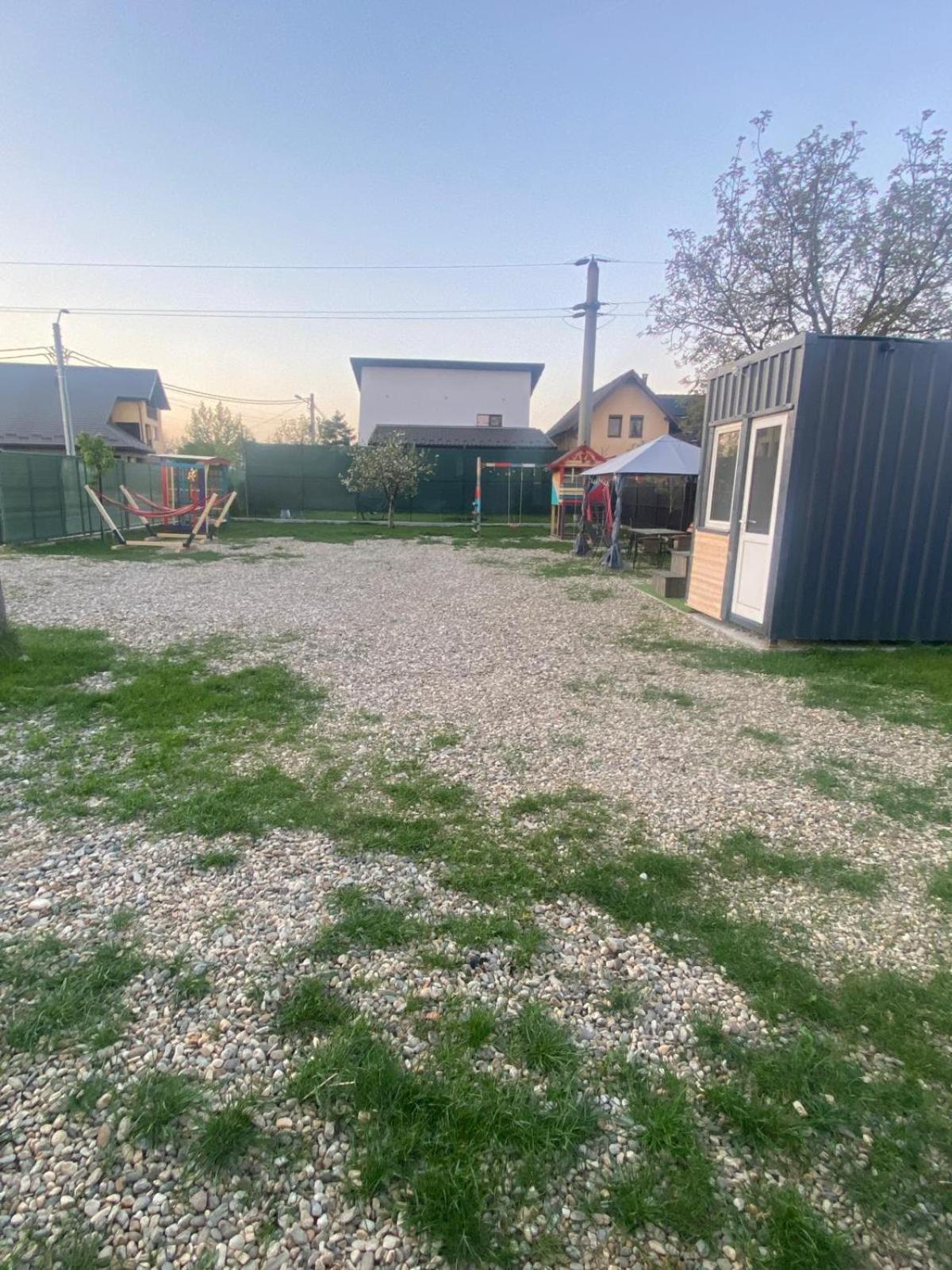 Ttt House Piteşti Buitenkant foto