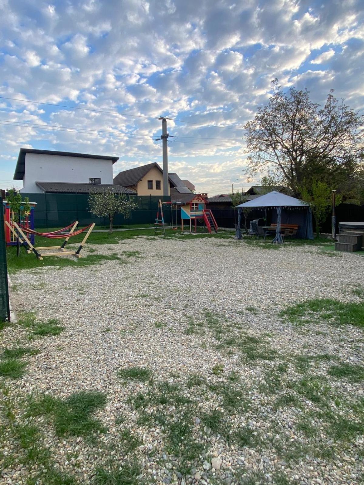 Ttt House Piteşti Buitenkant foto